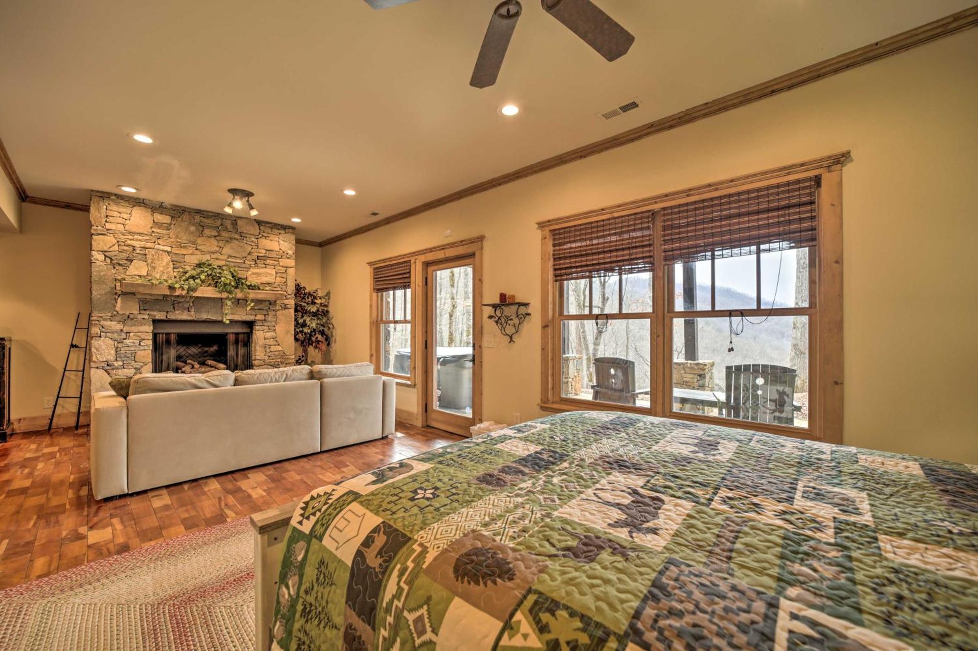Luxury Cabin Rental In Franklin With Private Hot Tub Exterior photo